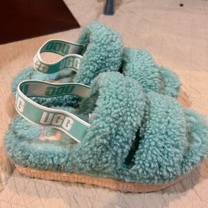 UGG womens Fluffy Sandals - Blue